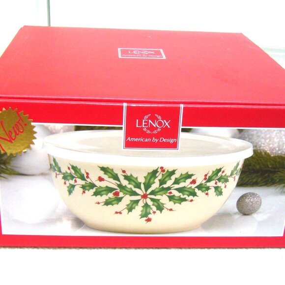 New Lenox Holiday Serve and Store Bowl with Lid 32 Oz - Picture 1 of 4